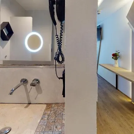 Adler 哥林素萨尔察赫